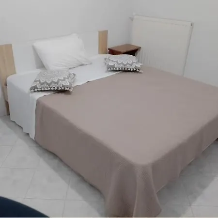 Aris House